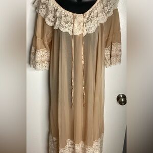 Elegant Lace Trim Robe in Cream XL